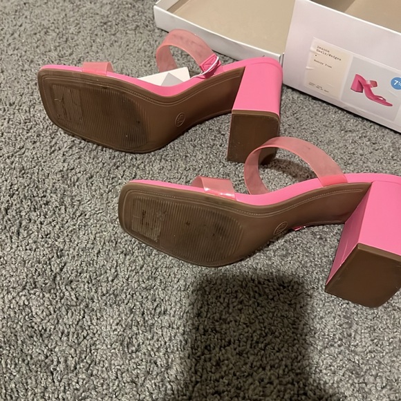 NWT Daisy Fuentes Pink Deanna Heels  SZ 7.5 - Picture 6 of 7